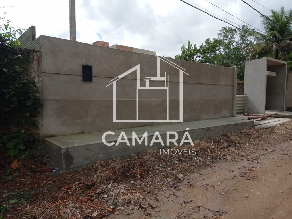 Terreno com 600 m² em Aldeia dos Camarás Km10