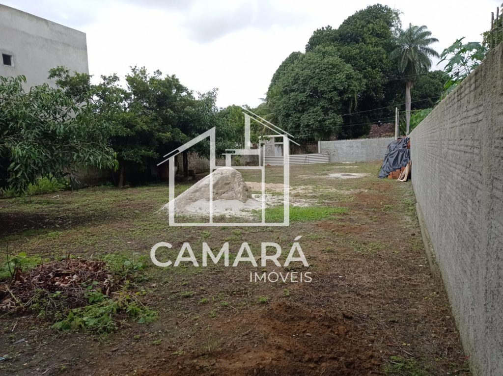 Terreno com 600 m² em Aldeia dos Camarás Km10